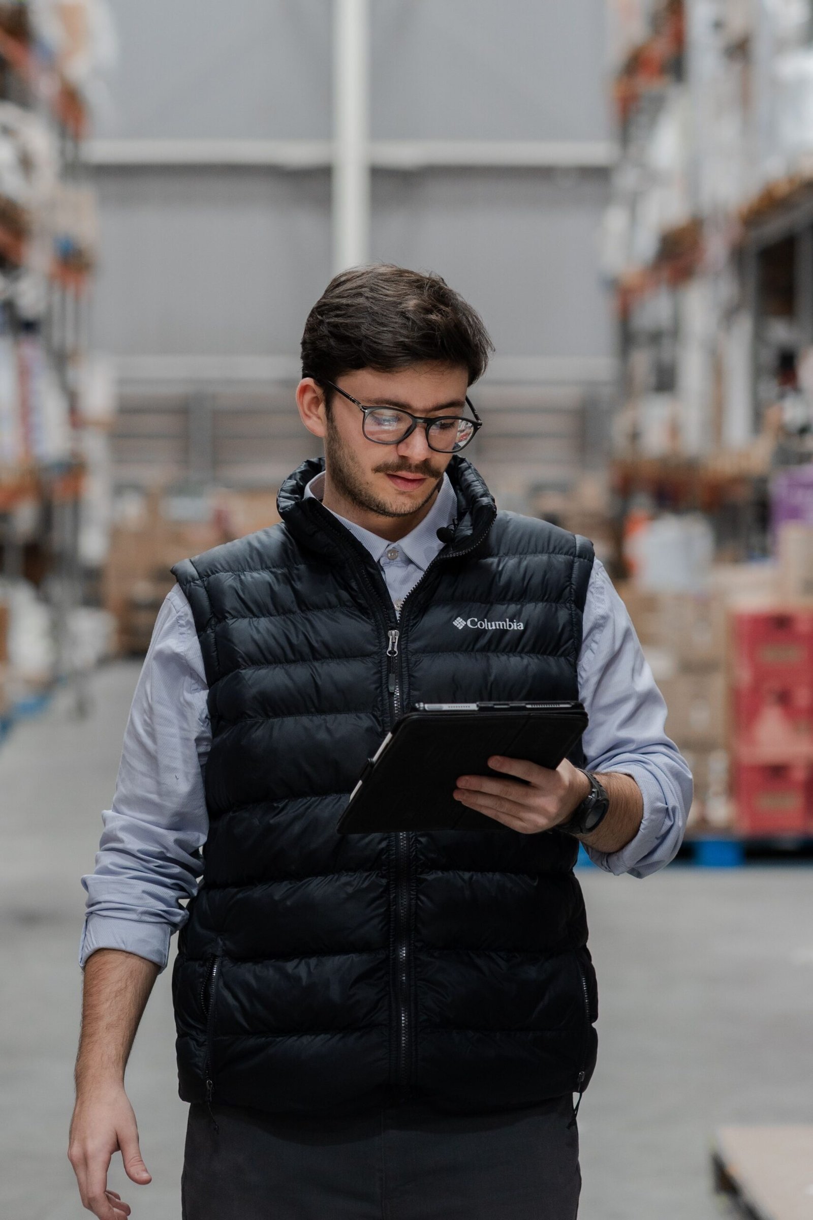 Warehouse worker checking inventory stock with a tablet, representing the cash conversion cycle for small business